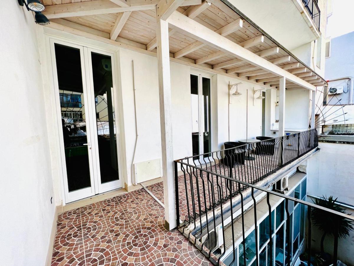 4Cats - Alloggio Incantevole In Centro Apartman Lecce Kültér fotó